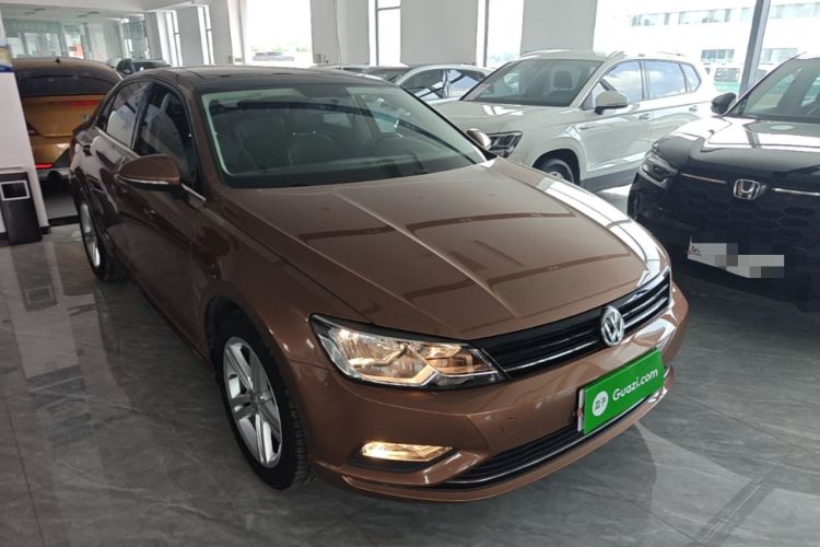 Used Volkswagen Lamando 2015 280TSI DSG Comfort Edition Front Right 45 Deg