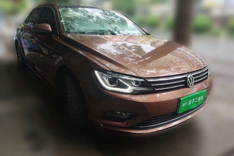 Used Volkswagen Lamando 2015 330TSI DSG Luxury Edition Front Right 45 Deg