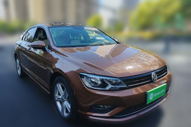 Used Volkswagen Lamando 2015 280TSI DSG Comfort Edition Front Right 45 Deg