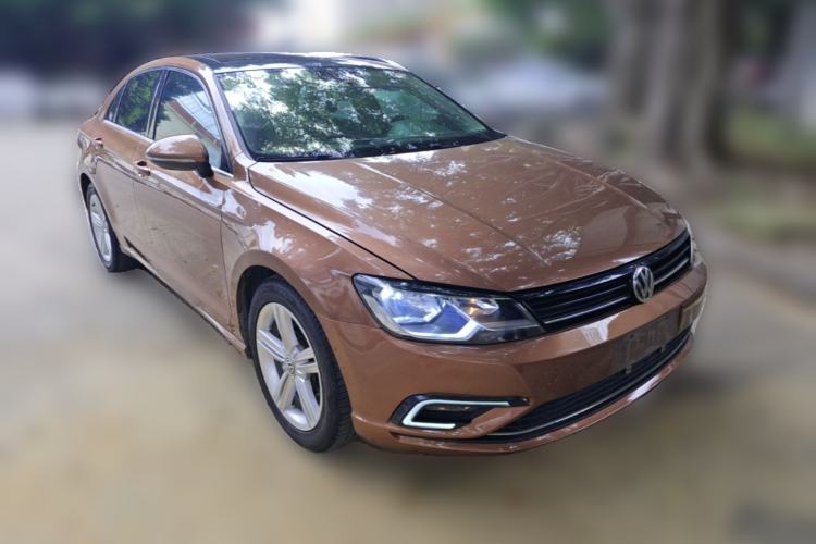 Used Volkswagen Lamando 2015 280TSI DSG Comfort Edition Front Right 45 Deg