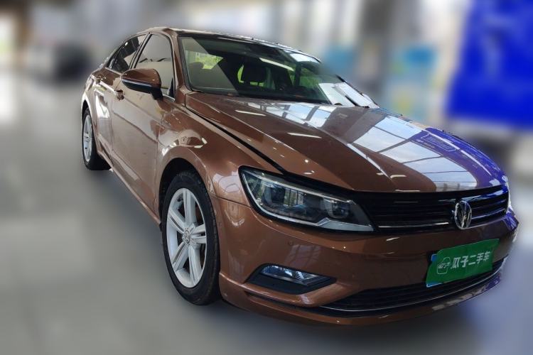 Used Volkswagen Lamando 2015 280TSI DSG Comfort Edition Front Right 45 Deg