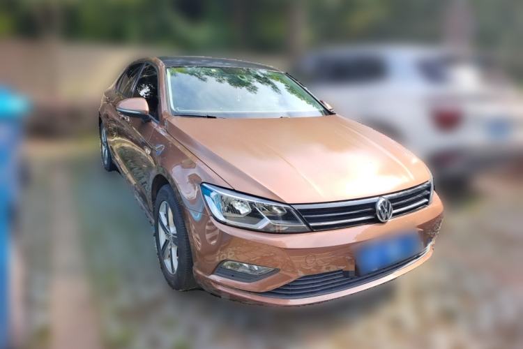 Used Volkswagen Lamando 2015 230TSI DSG Fashion Edition Front Right 45 Deg