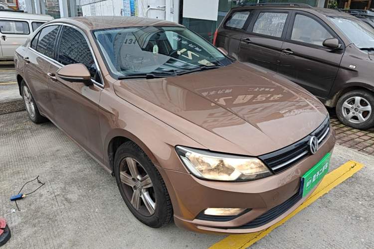 Used Volkswagen Lamando 2015 230TSI DSG Fashion Edition Front Right 45 Deg