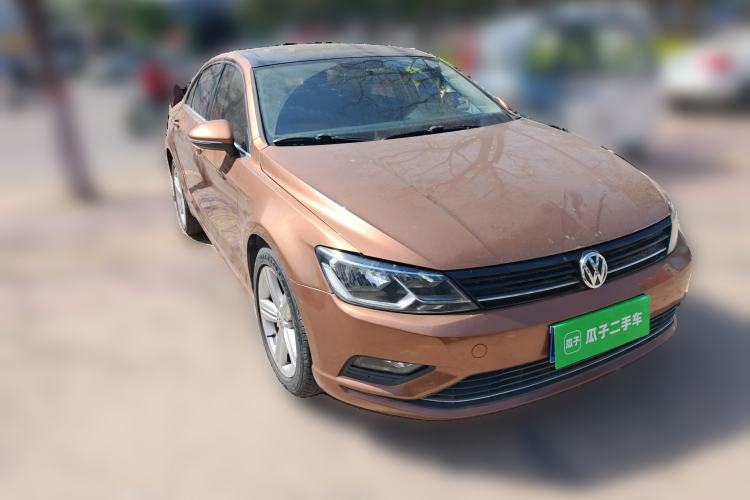Used Volkswagen Lamando 2015 330TSI DSG Comfort Edition Front Right 45 Deg