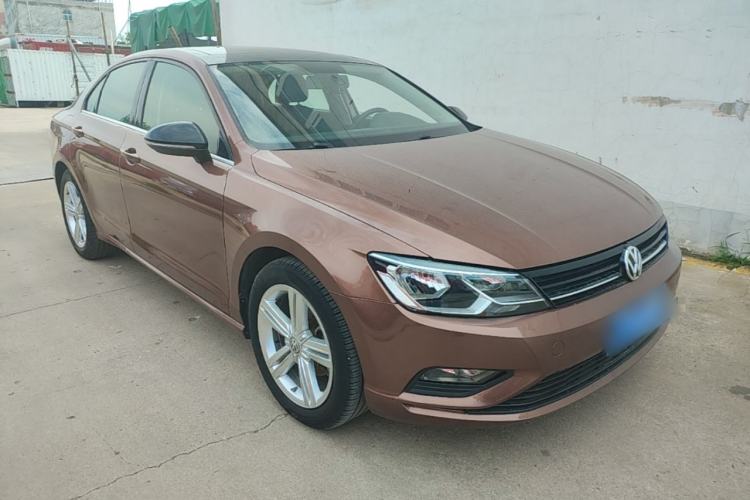 Used Volkswagen Lamando 2015 280TSI DSG Comfort Edition Front Right 45 Deg