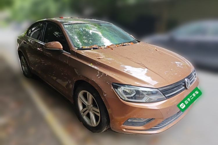 Used Volkswagen Lamando 2015 330TSI DSG Comfort Edition Front Right 45 Deg