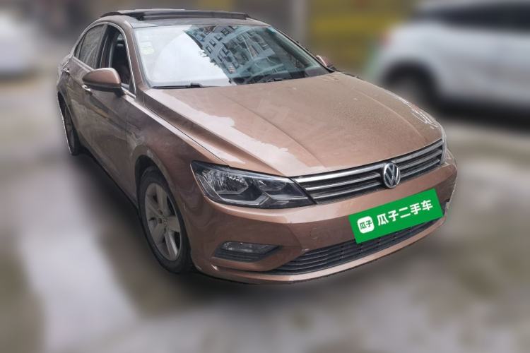 Used Volkswagen Lamando 2015 230TSI Manual Trend Edition Front Right 45 Deg