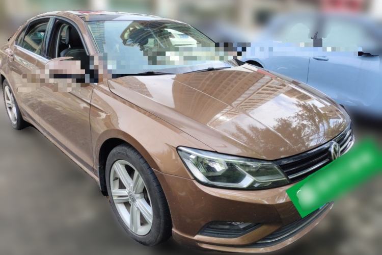 Used Volkswagen Lamando 2015 280TSI DSG Comfort Edition Front Right 45 Deg
