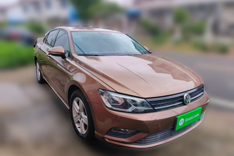 Used Volkswagen Lamando 2015 230TSI Manual Trend Edition Front Right 45 Deg