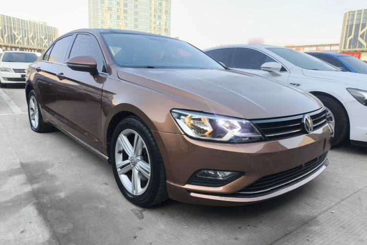 Used Volkswagen Lamando 2015 330TSI DSG Comfort Edition Front Right 45 Deg