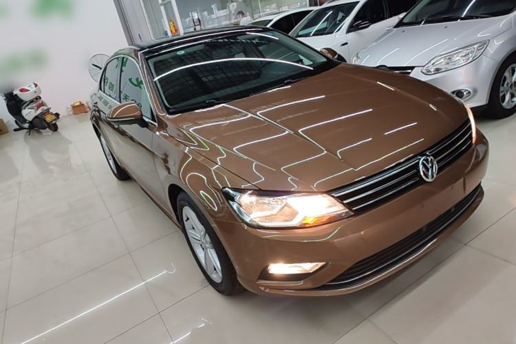Used Volkswagen Lamando 2015 280TSI Manual Comfort Edition Front Right 45 Deg