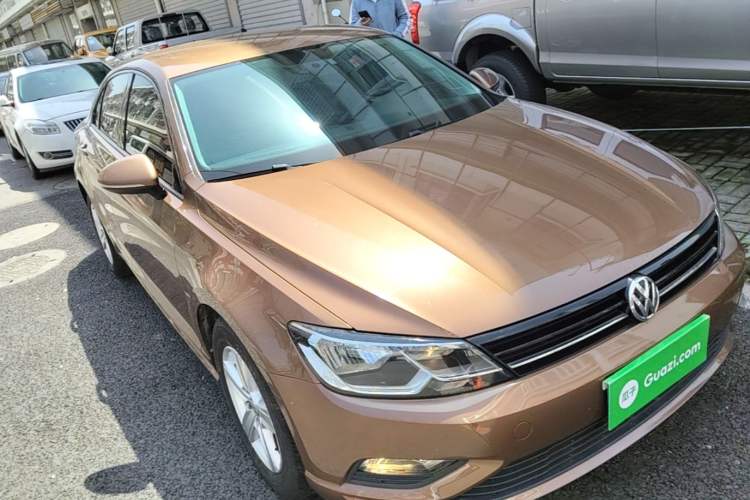 Used Volkswagen Lamando 2015 230TSI DSG Fashion Edition Front Right 45 Deg