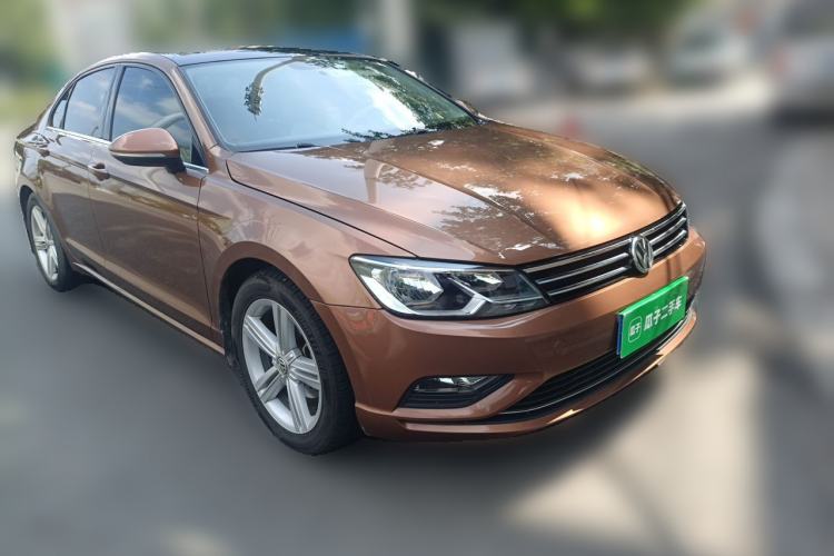 Used Volkswagen Lamando 2015 280TSI DSG Comfort Edition Front Right 45 Deg