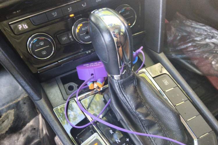 Used Volkswagen Lamando 2015 330TSI DSG Comfort Edition Gear Lever