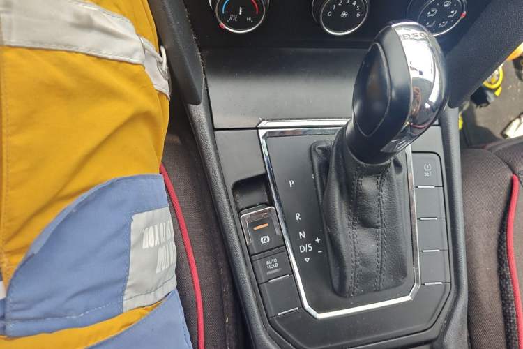 Used Volkswagen Lamando 2015 230TSI DSG Fashion Edition Gear Lever