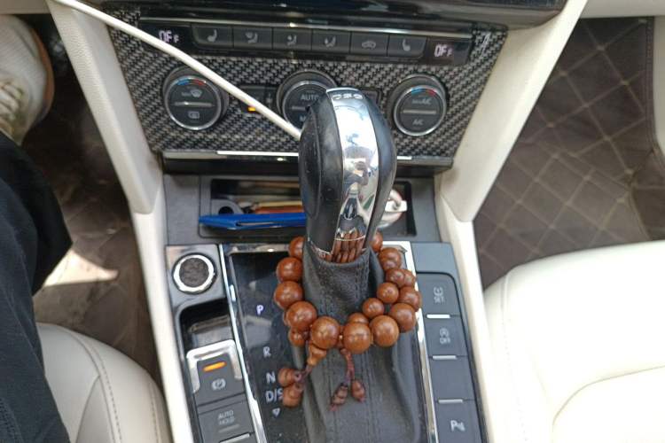 Used Volkswagen Lamando 2015 330TSI DSG Luxury Edition Gear Lever