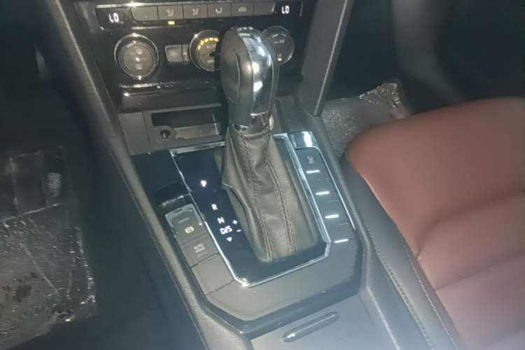 Used Volkswagen Lamando 2015 280TSI DSG Comfort Edition Gear Lever