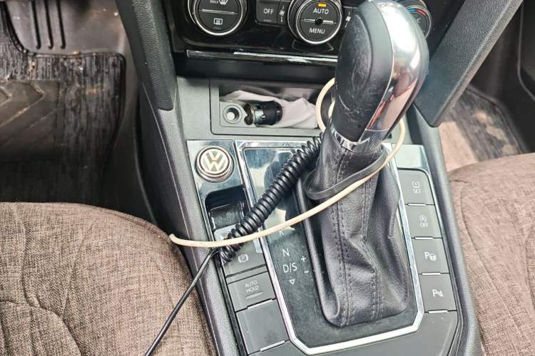 Used Volkswagen Lamando 2015 330TSI DSG Luxury Edition Gear Lever