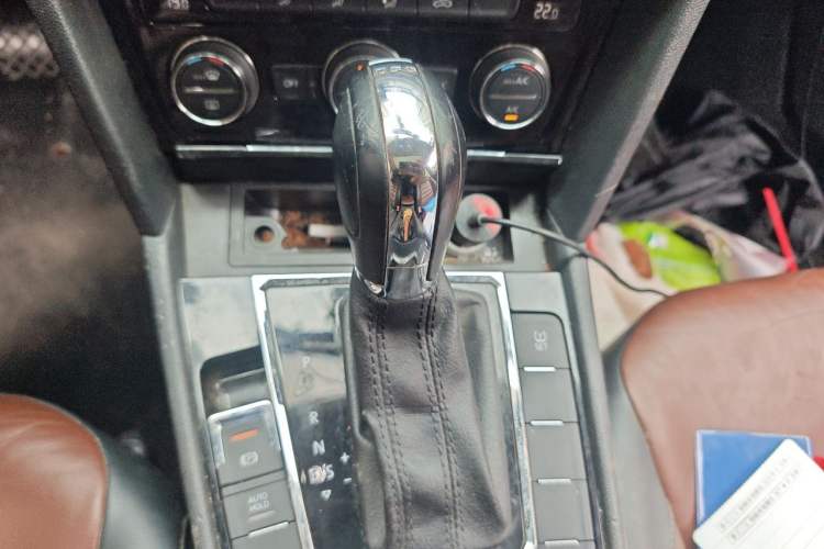 Used Volkswagen Lamando 2015 280TSI DSG Comfort Edition Gear Lever