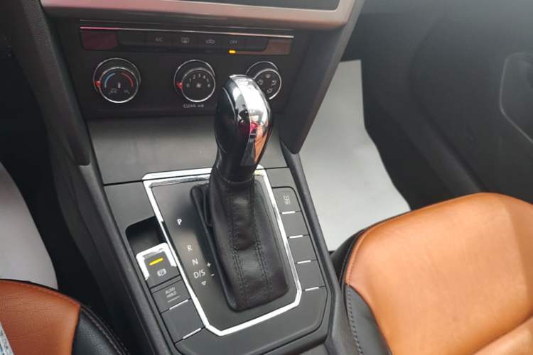 Used Volkswagen Lamando 2015 230TSI DSG Fashion Edition Gear Lever