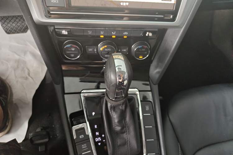 Used Volkswagen Lamando 2015 280TSI DSG Comfort Edition Gear Lever
