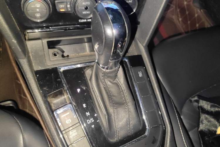 Used Volkswagen Lamando 2015 280TSI DSG Comfort Edition Gear Lever