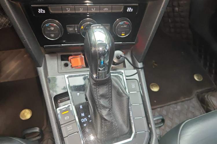 Used Volkswagen Lamando 2015 280TSI DSG Comfort Edition Gear Lever