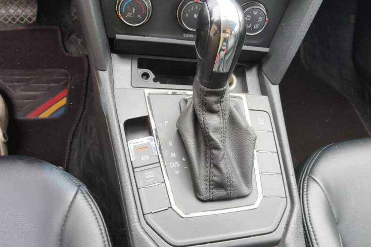 Used Volkswagen Lamando 2015 230TSI DSG Fashion Edition Gear Lever