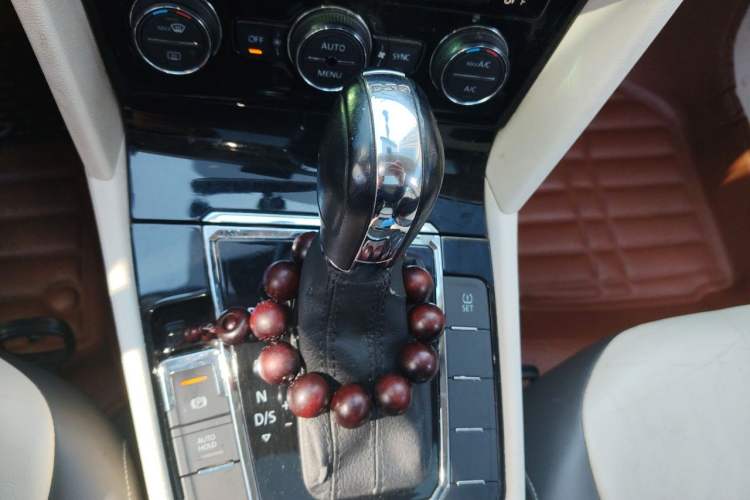 Used Volkswagen Lamando 2015 280TSI DSG Comfort Edition Gear Lever