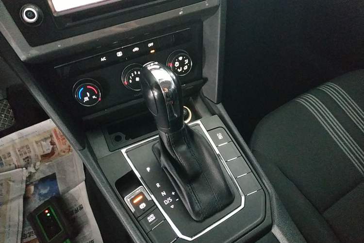 Used Volkswagen Lamando 2015 230TSI DSG Fashion Edition Gear Lever