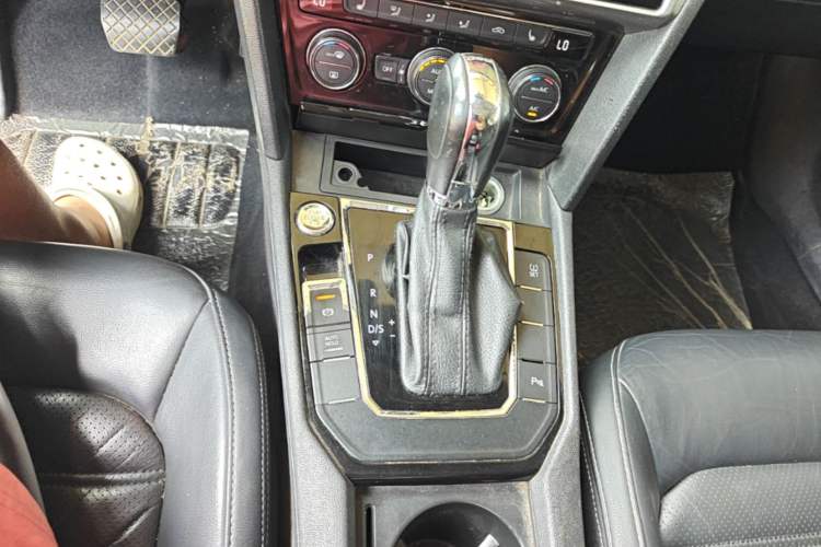 Used Volkswagen Lamando 2015 280TSI DSG Luxury Edition Gear Lever