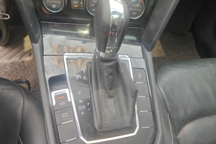 Used Volkswagen Lamando 2015 330TSI DSG Comfort Edition Gear Lever