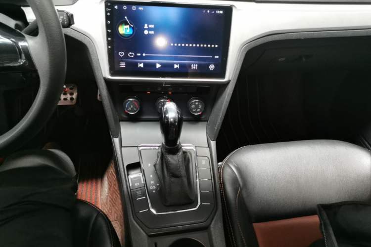 Used Volkswagen Lamando 2015 230TSI DSG Fashion Edition Gear Lever