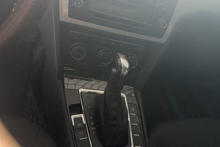 Used Volkswagen Lamando 2015 230TSI DSG Fashion Edition Gear Lever