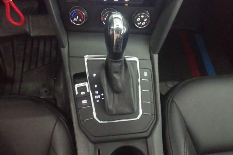 Used Volkswagen Lamando 2015 230TSI DSG Fashion Edition Gear Lever