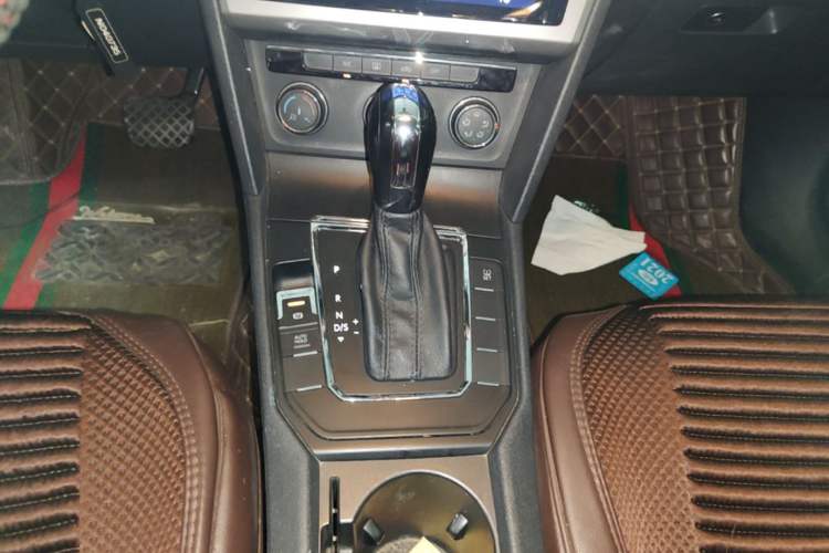 Used Volkswagen Lamando 2015 230TSI DSG Fashion Edition Gear Lever