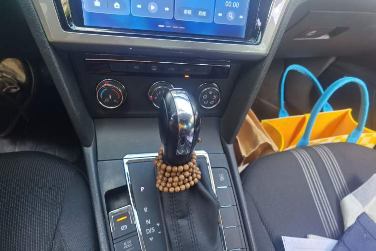 Used Volkswagen Lamando 2015 230TSI DSG Fashion Edition Gear Lever