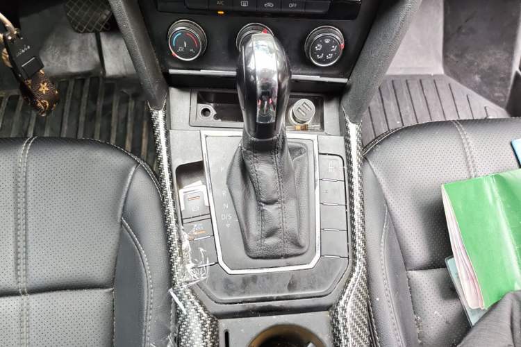 Used Volkswagen Lamando 2015 230TSI DSG Fashion Edition Gear Lever