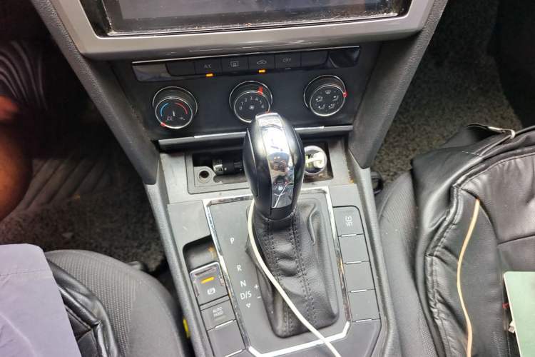 Used Volkswagen Lamando 2015 230TSI DSG Fashion Edition Gear Lever