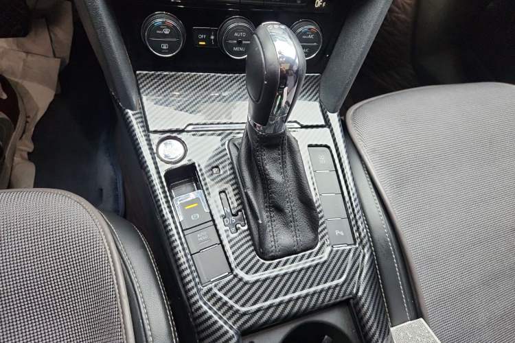 Used Volkswagen Lamando 2015 280TSI DSG Luxury Edition Gear Lever