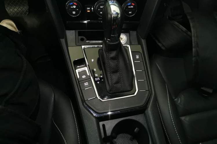 Used Volkswagen Lamando 2015 280TSI DSG Comfort Edition Gear Lever