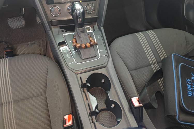 Used Volkswagen Lamando 2015 230TSI DSG Fashion Edition Gear Lever