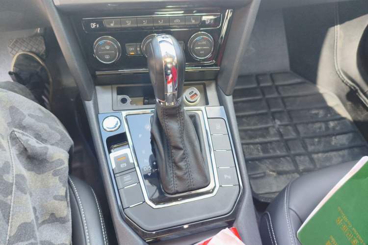 Used Volkswagen Lamando 2015 280TSI DSG Luxury Edition Gear Lever