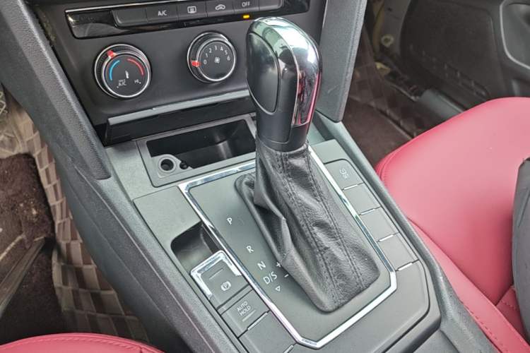 Used Volkswagen Lamando 2015 230TSI DSG Fashion Edition Gear Lever