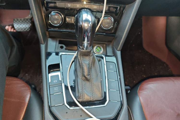 Used Volkswagen Lamando 2015 280TSI DSG Comfort Edition Gear Lever