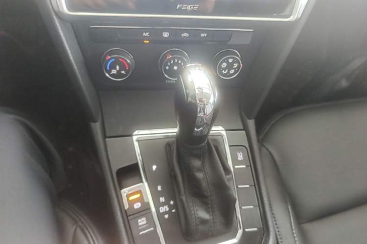 Used Volkswagen Lamando 2015 230TSI DSG Fashion Edition Gear Lever