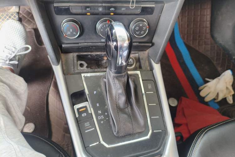 Used Volkswagen Lamando 2015 230TSI DSG Fashion Edition Gear Lever