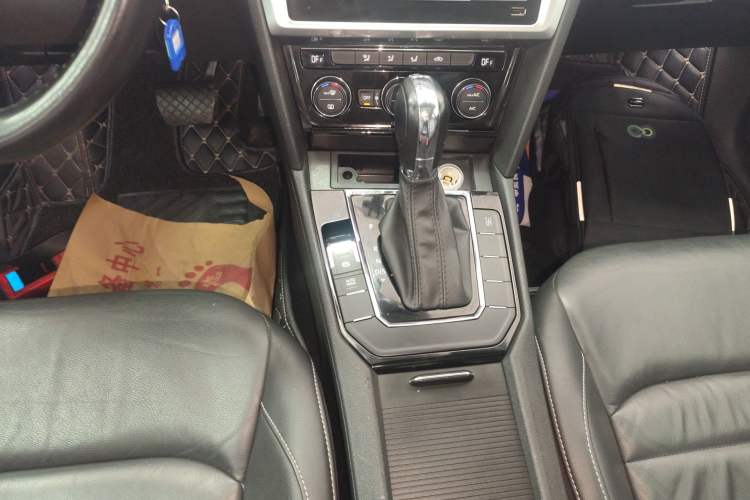 Used Volkswagen Lamando 2015 280TSI DSG Comfort Edition Gear Lever