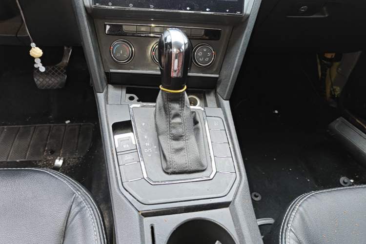 Used Volkswagen Lamando 2015 230TSI DSG Fashion Edition Gear Lever