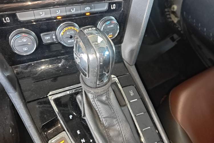 Used Volkswagen Lamando 2015 280TSI DSG Comfort Edition Gear Lever